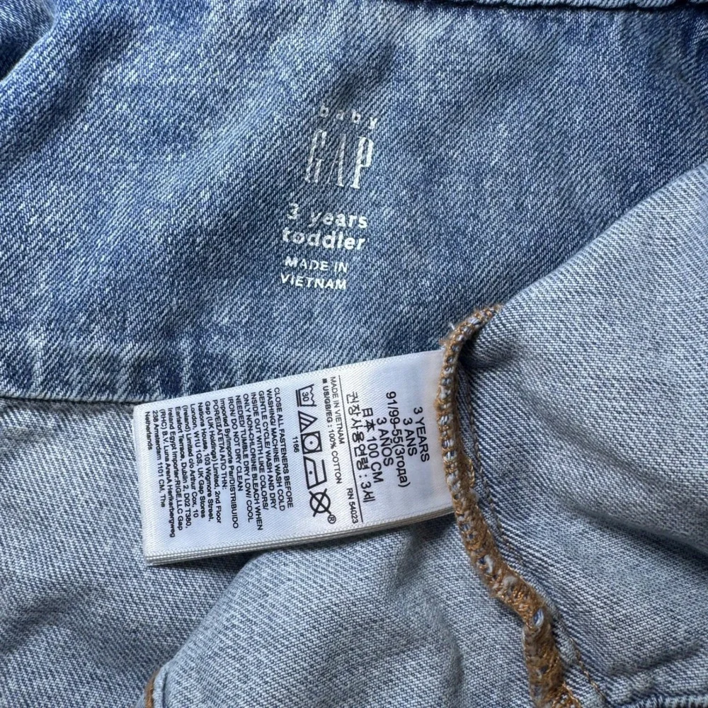Baby Gap Toddler Denim Jacket Light Wash Distressed Size 3 Years Old‎ 3T